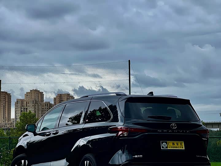 Фото 6 - Toyota Granvia