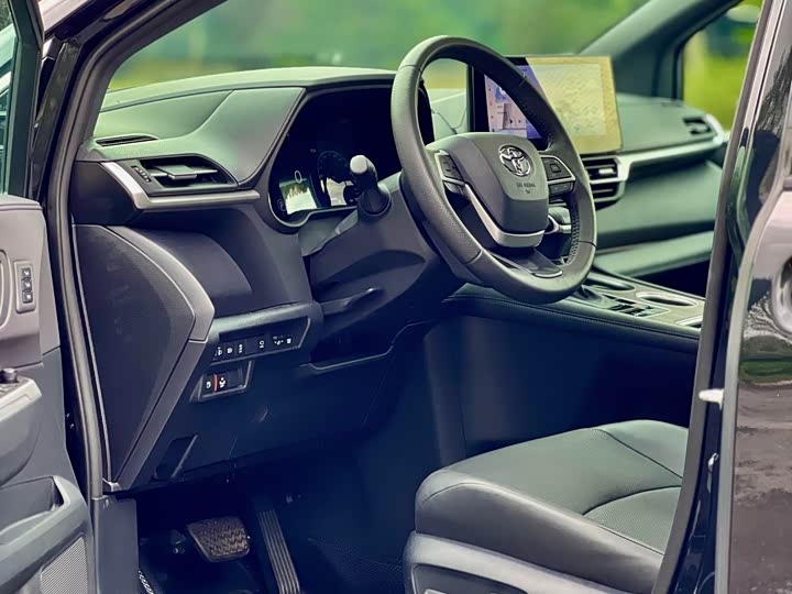 Фото 7 - Toyota Granvia