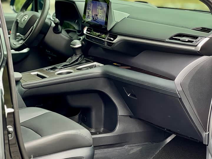 Фото 8 - Toyota Granvia