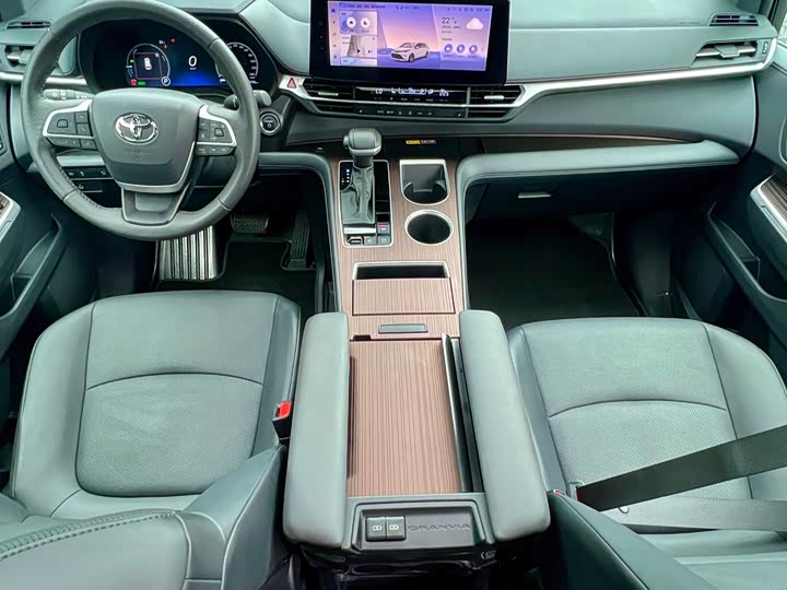 Фото 9 - Toyota Granvia