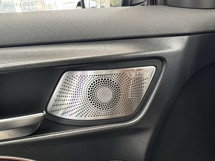 Фото 15 - Tank 300