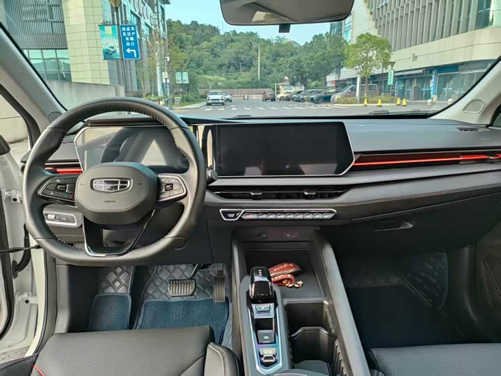 Фото 10 - Geely Binrui