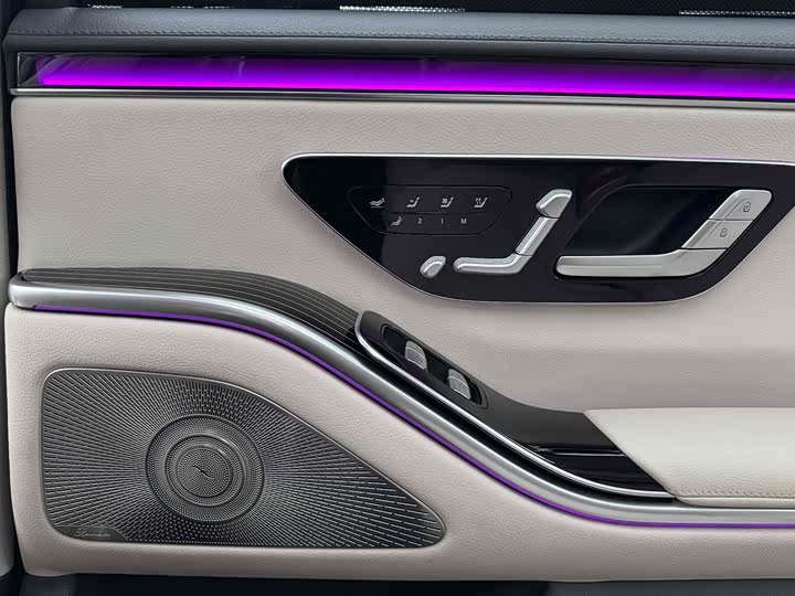 Фото 16 - Mercedes-Benz S-Class