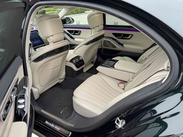 Фото 17 - Mercedes-Benz S-Class