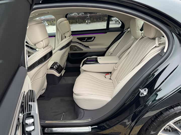 Фото 18 - Mercedes-Benz S-Class