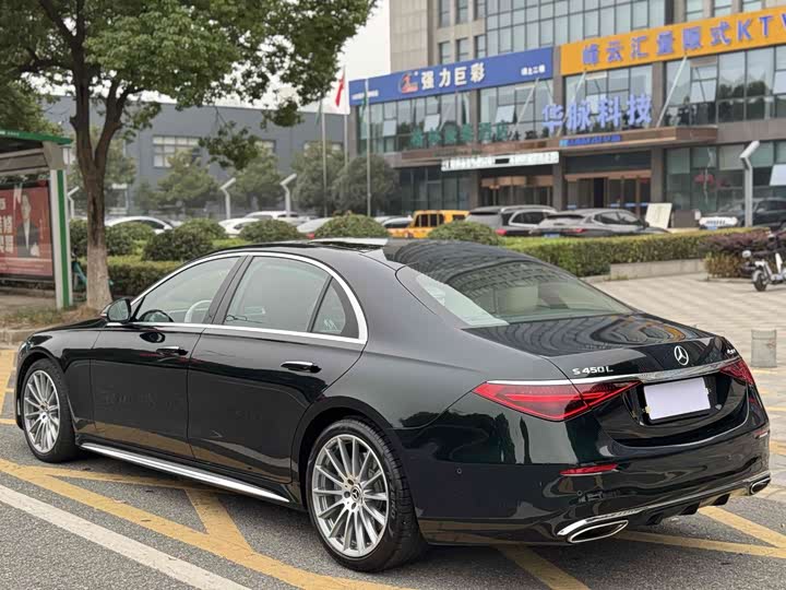 Фото 23 - Mercedes-Benz S-Class