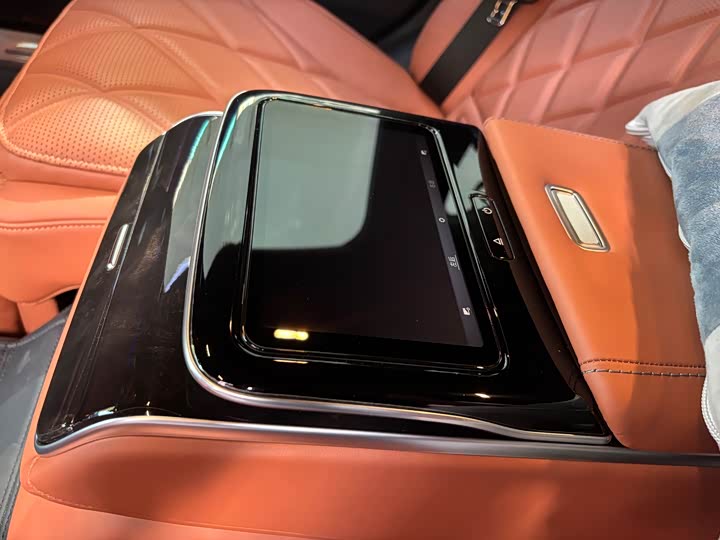 Фото 8 - Mercedes-Benz Maybach S-Class