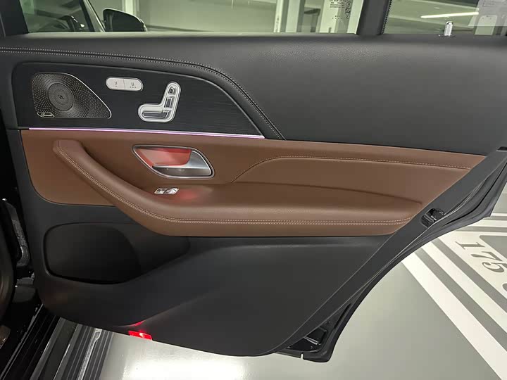 Фото 18 - Mercedes-Benz GLS-Class