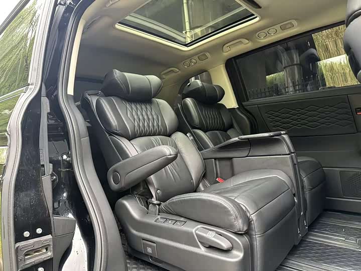 Фото 10 - Honda Elysion