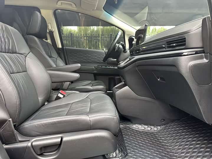 Фото 11 - Honda Elysion