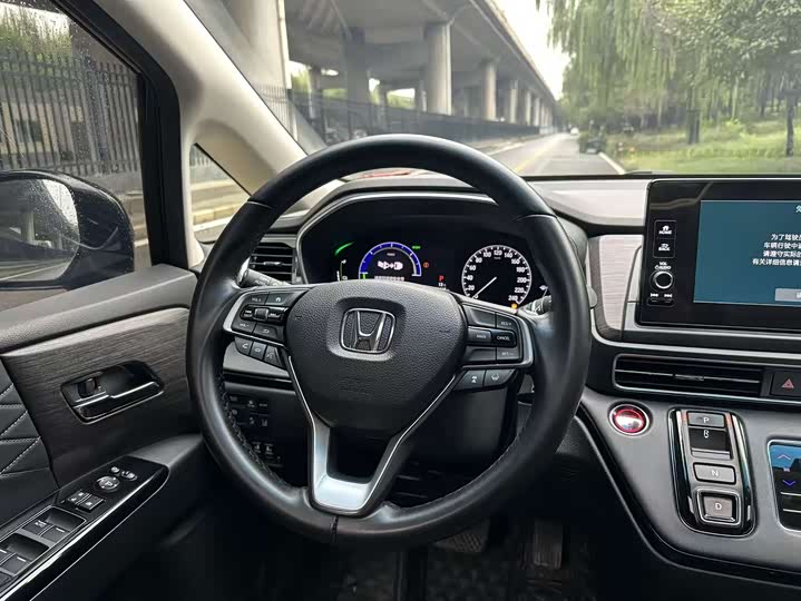 Фото 14 - Honda Elysion