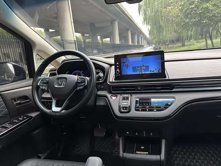 Фото 18 - Honda Elysion