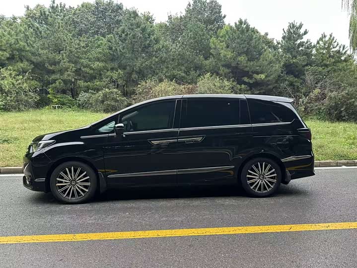 Фото 3 - Honda Elysion