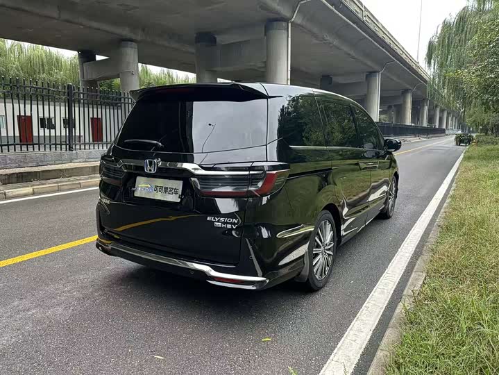 Фото 4 - Honda Elysion