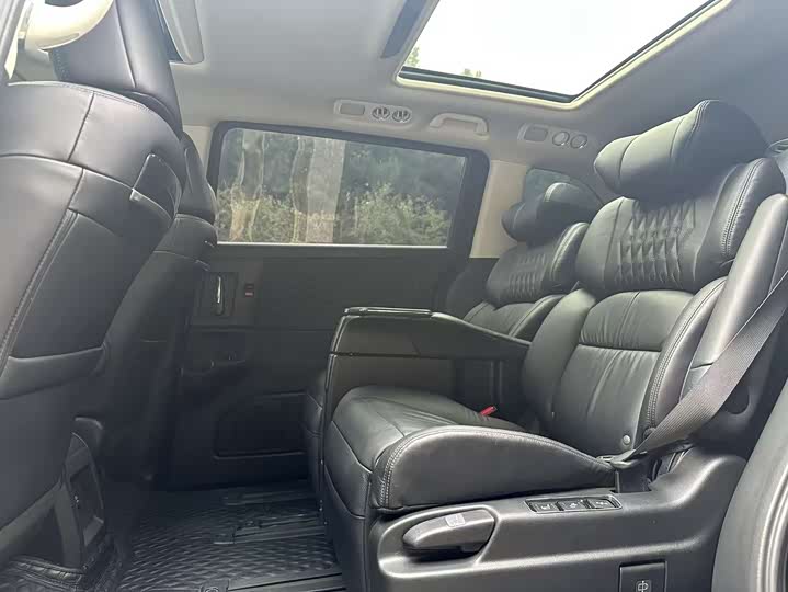 Фото 9 - Honda Elysion