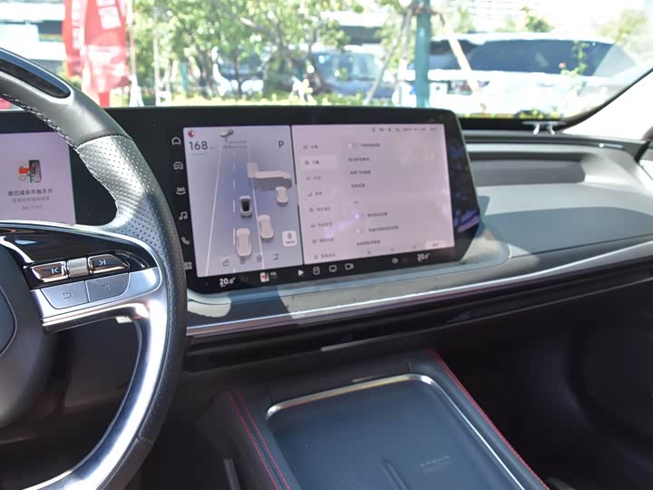 Фото 21 - XPeng P7