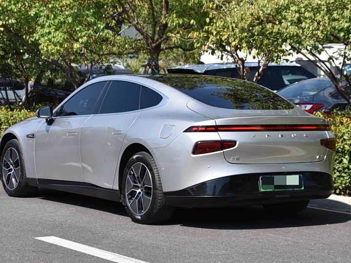 Фото 3 - XPeng P7