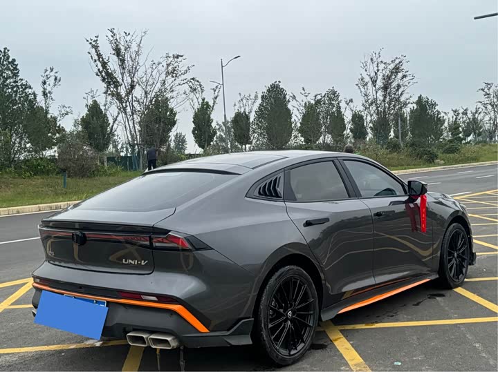 Фото 4 - Changan UNI-V