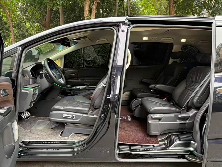 Фото 6 - Honda Odyssey