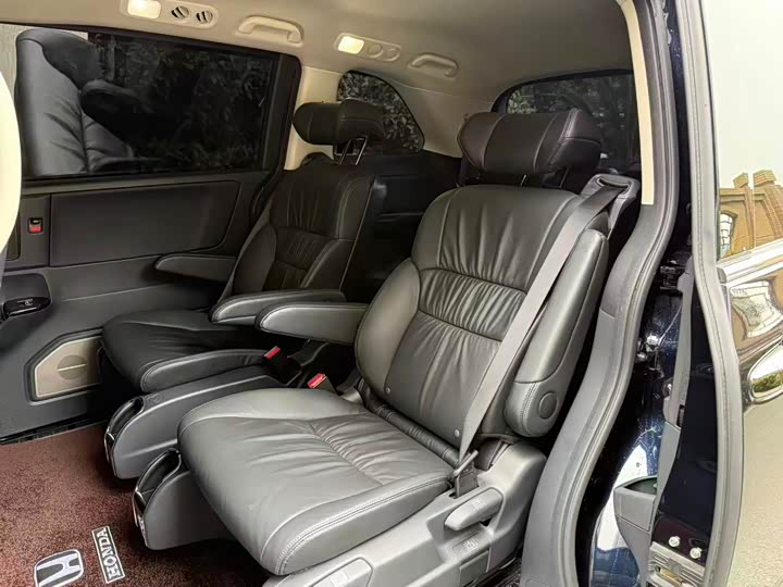 Фото 7 - Honda Odyssey