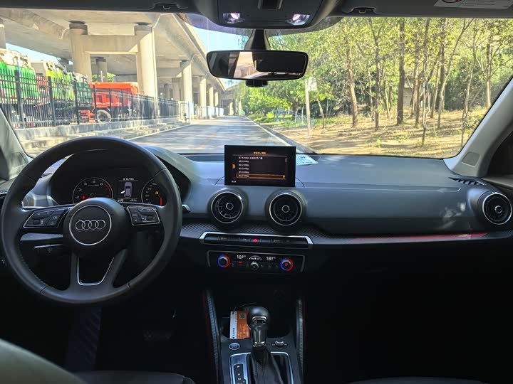 Фото 13 - Audi Q2L