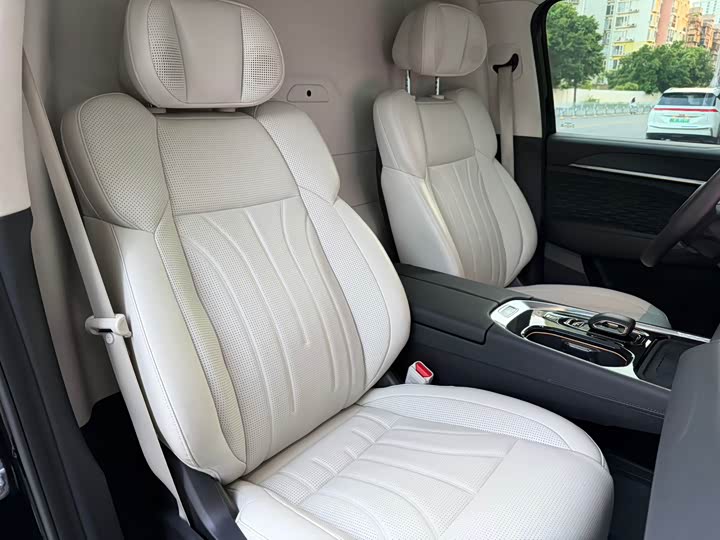 Фото 10 - Zeekr 009