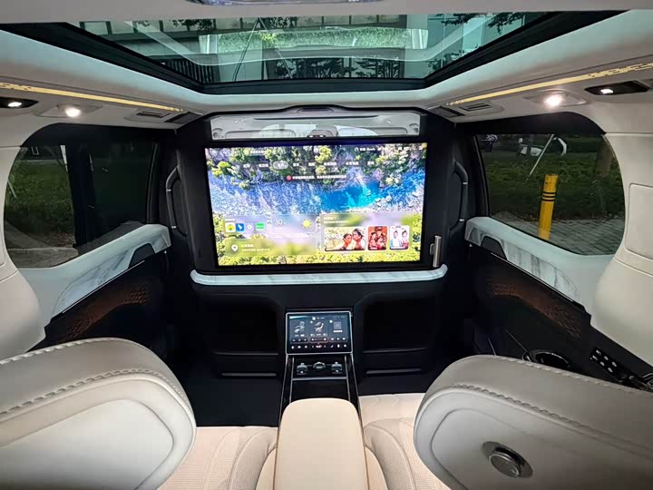 Фото 13 - Zeekr 009