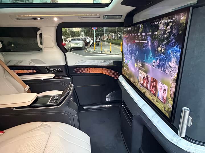 Фото 14 - Zeekr 009