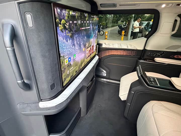 Фото 16 - Zeekr 009