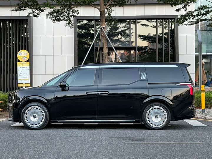 Фото 2 - Zeekr 009