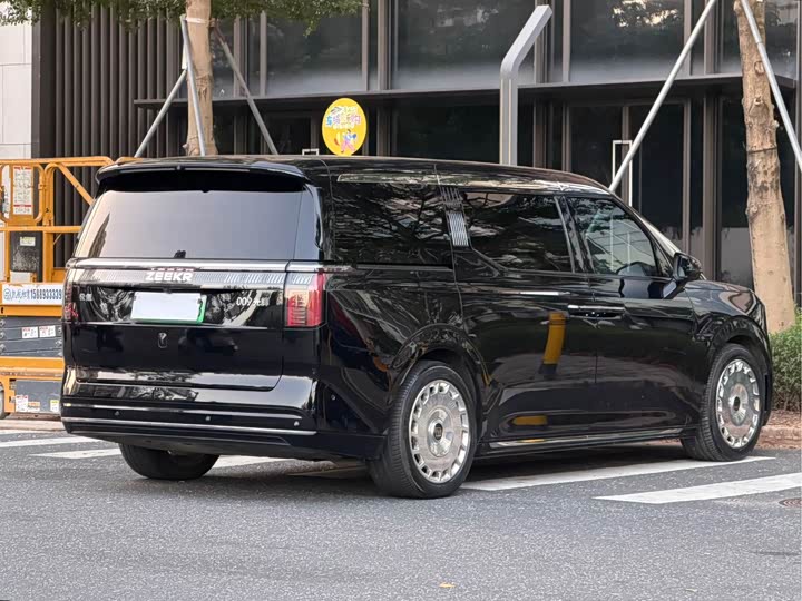 Фото 5 - Zeekr 009