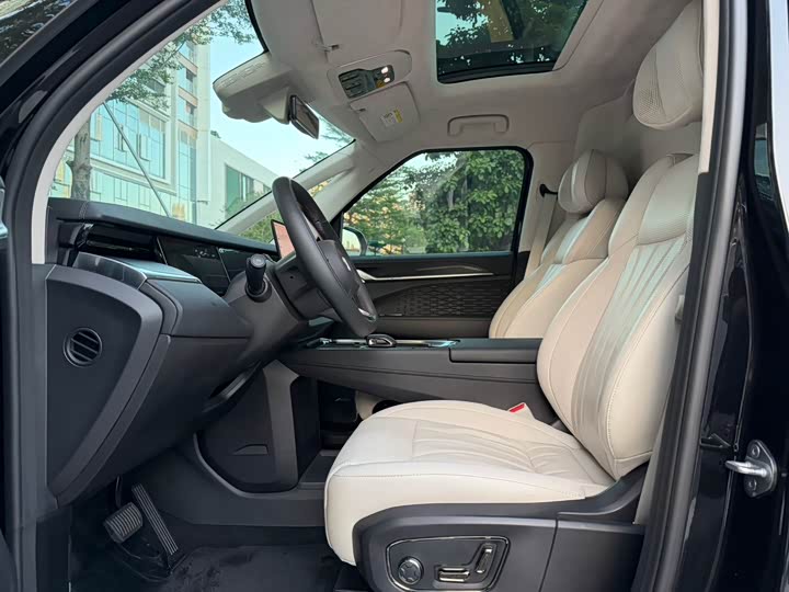 Фото 9 - Zeekr 009