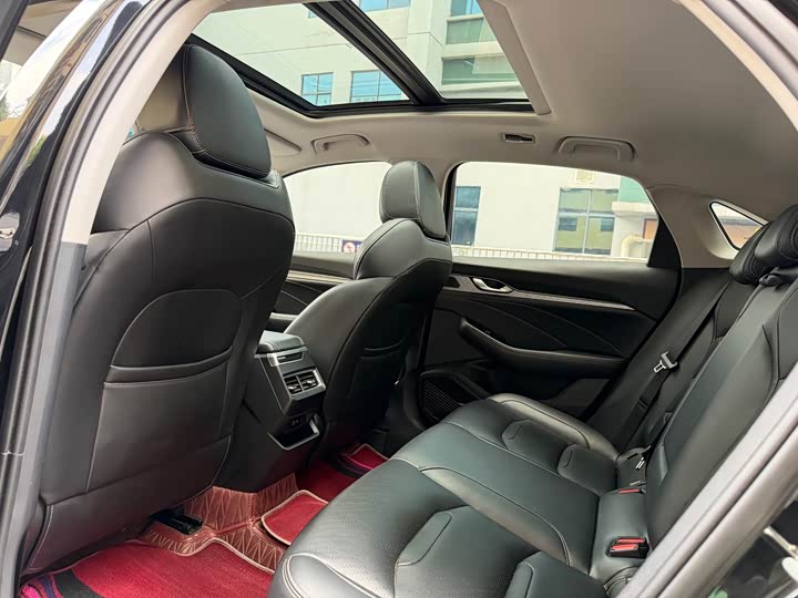 Фото 9 - Geely Preface