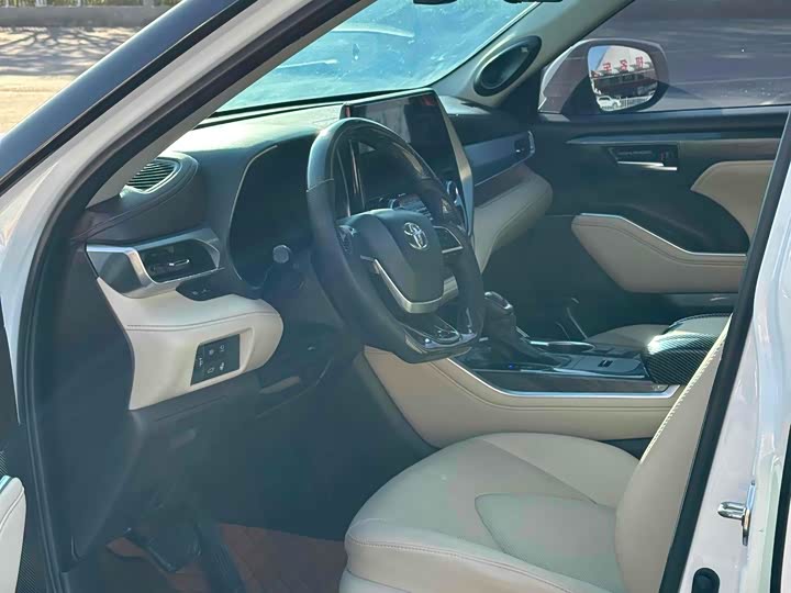 Фото 4 - Toyota Highlander