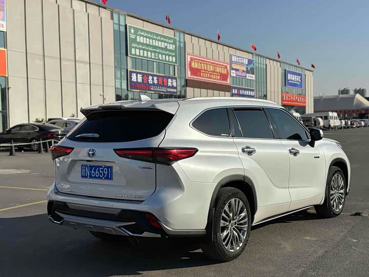 Фото 8 - Toyota Highlander