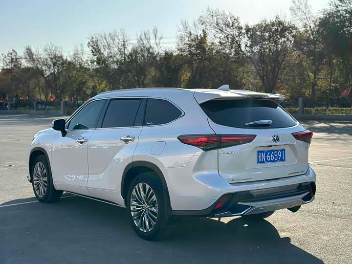 Фото 9 - Toyota Highlander