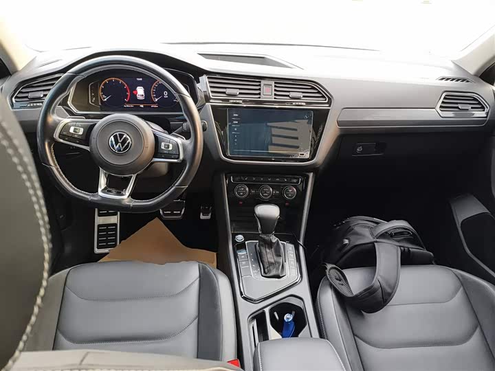 Фото 10 - Volkswagen Tiguan L Pro