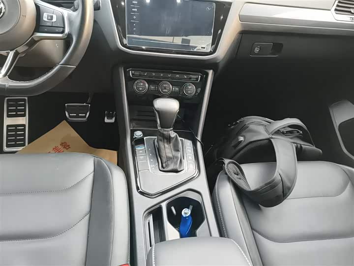 Фото 14 - Volkswagen Tiguan L Pro