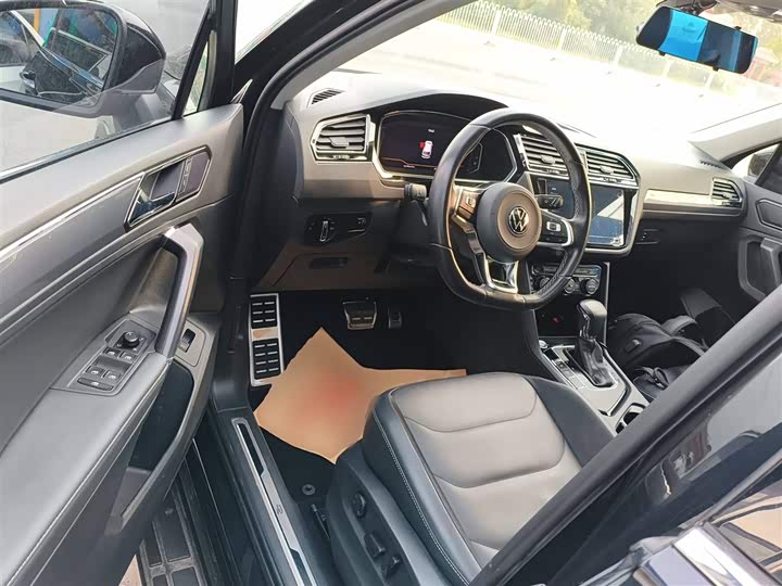 Фото 16 - Volkswagen Tiguan L Pro