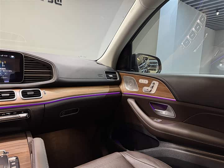 Фото 22 - Mercedes-Benz GLS-Class