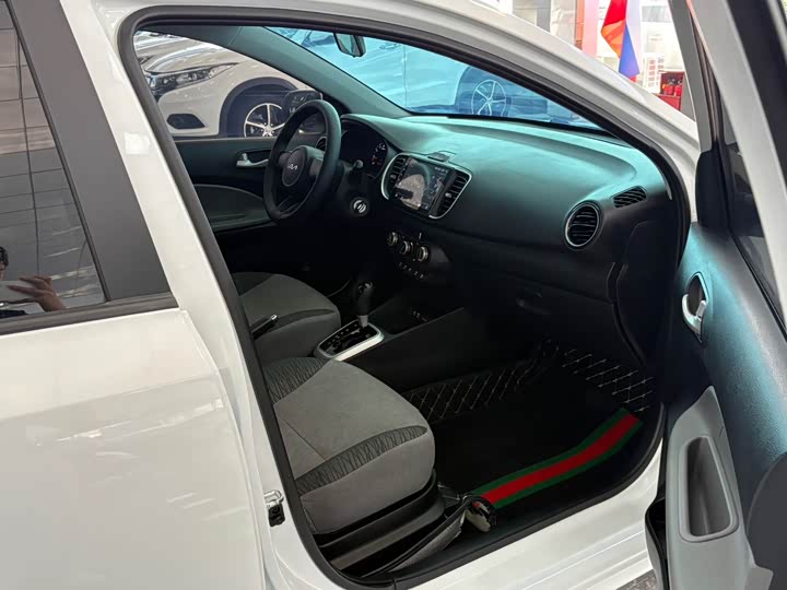 Фото 12 - Kia Pegas