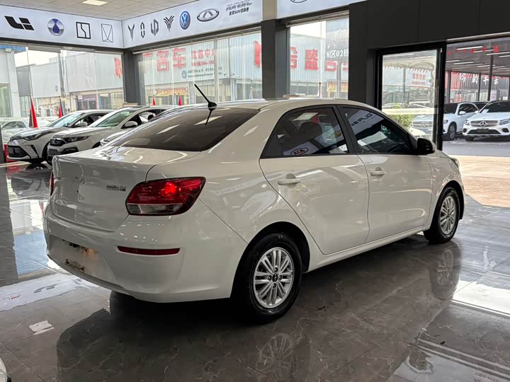 Фото 15 - Kia Pegas