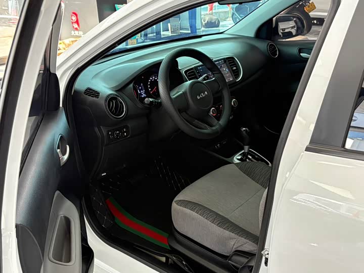 Фото 5 - Kia Pegas