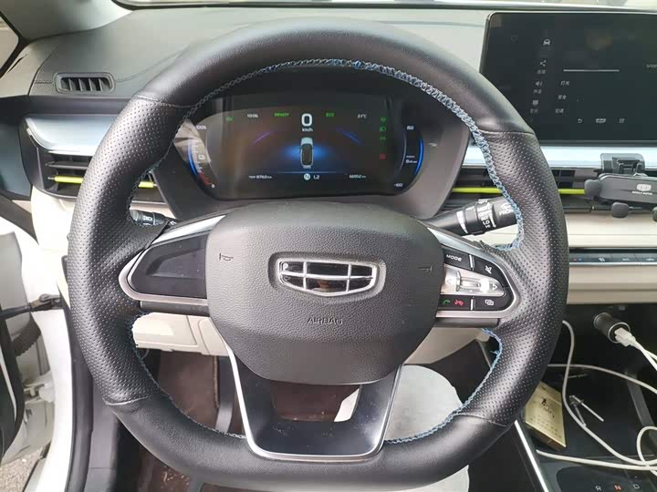 Фото 10 - Geely Geometry EX3