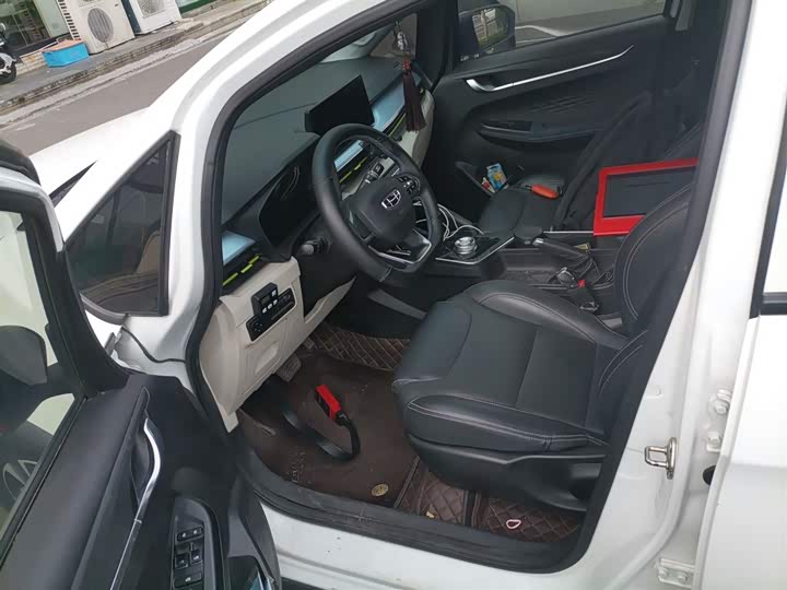 Фото 14 - Geely Geometry EX3