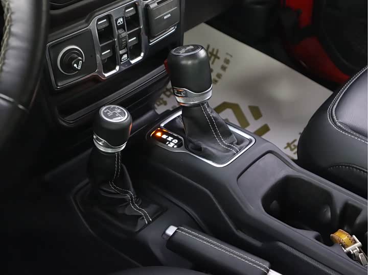 Фото 12 - Jeep Wrangler Hybrid