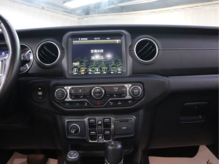 Фото 16 - Jeep Wrangler Hybrid