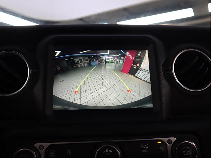 Фото 19 - Jeep Wrangler Hybrid