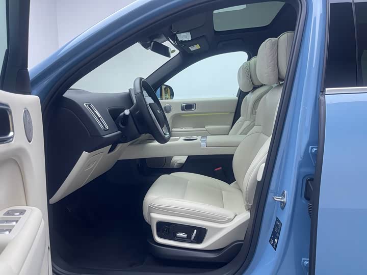 Фото 12 - LiXiang L7