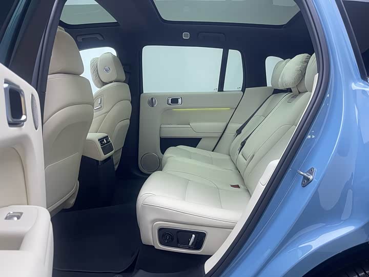 Фото 13 - LiXiang L7